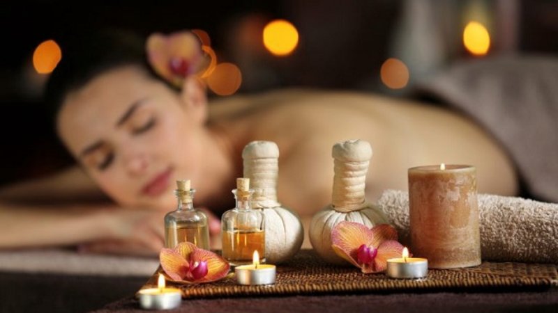 Massage thảo dược ph&ugrave; hợp cho đối tượng n&agrave;o?