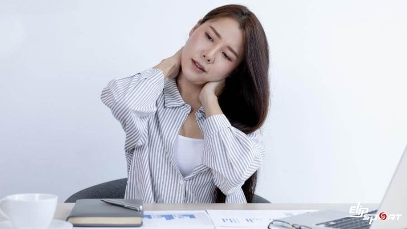 Massage thảo dược gi&uacute;p giảm đau mỏi