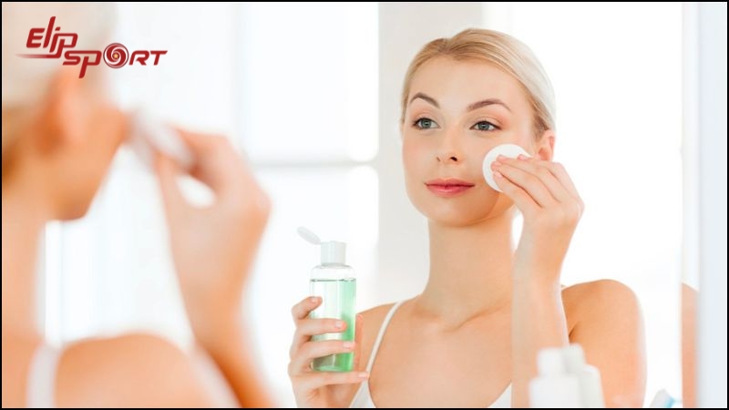 C&aacute;c sản phẩm chứa retinol, tretinoin, AHA, BHA n&ecirc;n được &aacute;p dụng v&agrave;o buổi tối 