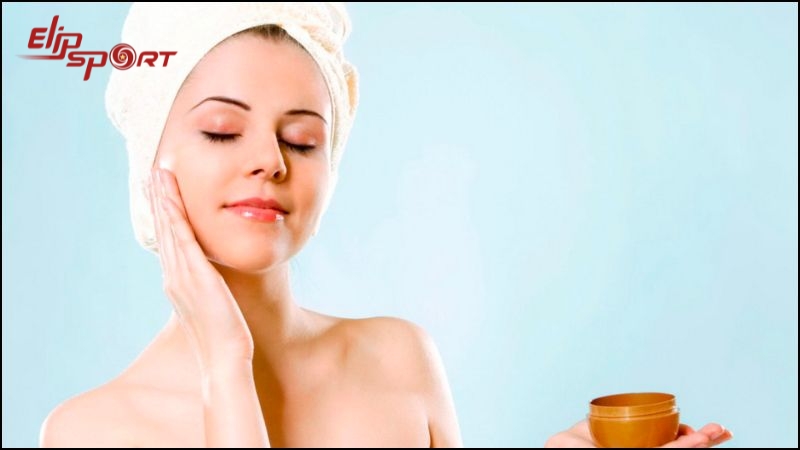 Tẩy da chết gi&uacute;p c&aacute;c dưỡng chất thấm v&agrave;o da