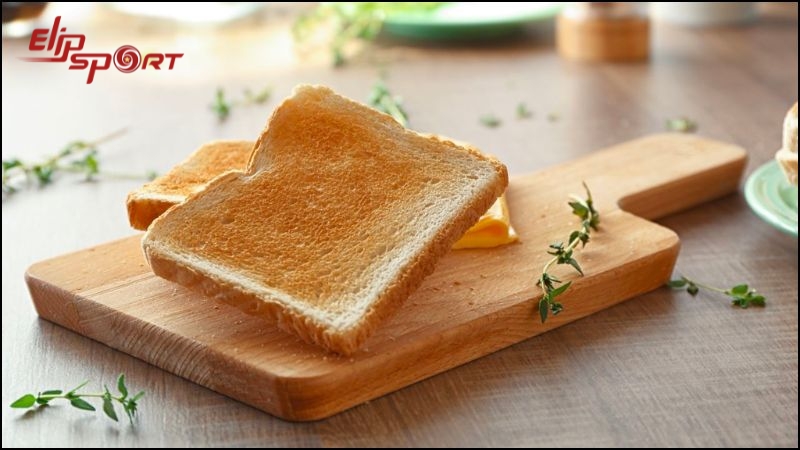 Việc ăn qu&aacute; mức v&agrave; kh&ocirc;ng kiểm so&aacute;t b&aacute;nh m&igrave; sandwich kinh đ&ocirc; c&oacute; thể tăng nguy cơ tăng c&acirc;n