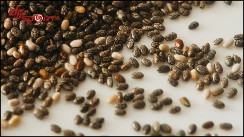 Hạt chia kh&ocirc;ng chỉ l&agrave; nguồn thực phẩm gi&agrave;u dinh dưỡng m&agrave; c&ograve;n kh&ocirc;ng chứa cholesterol.