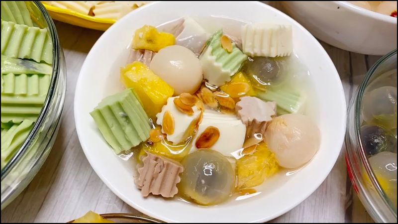 Thay v&igrave; hạnh nh&acirc;n hay sữa dừa, bạn c&oacute; thể sử dụng hạt điều