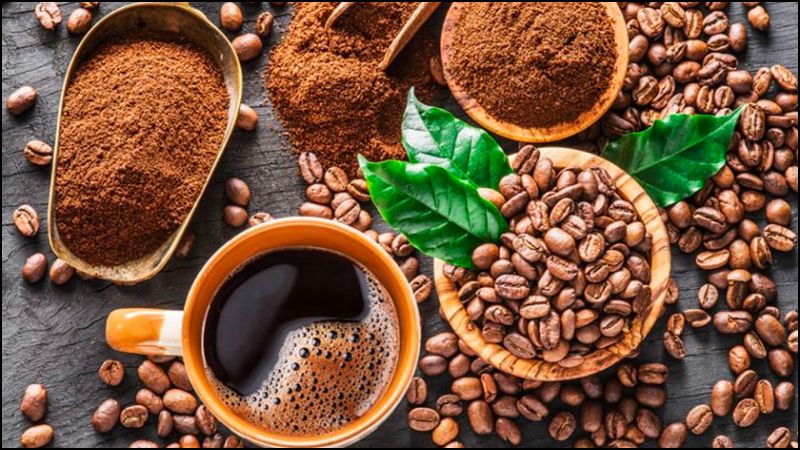 C&agrave; ph&ecirc; đen (n&oacute;ng hoặc đ&aacute;): 2 calo