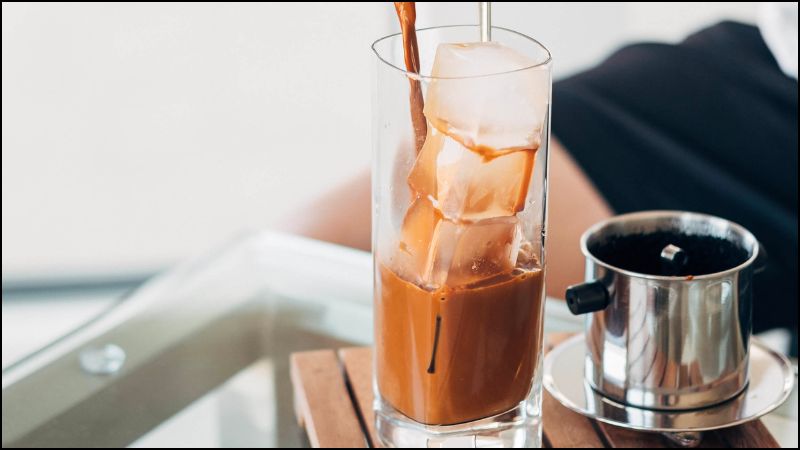 Hạn chế việc uống c&agrave; ph&ecirc; qu&aacute; mức trong thời gian ngắn