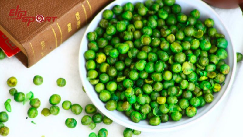 Đậu H&agrave; Lan sấy c&oacute; khoảng 42 calo