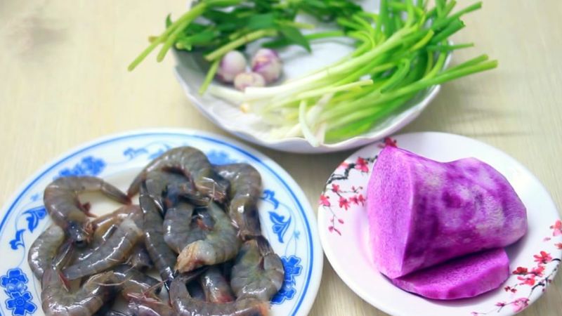 Canh khoai mỡ nấu t&ocirc;m