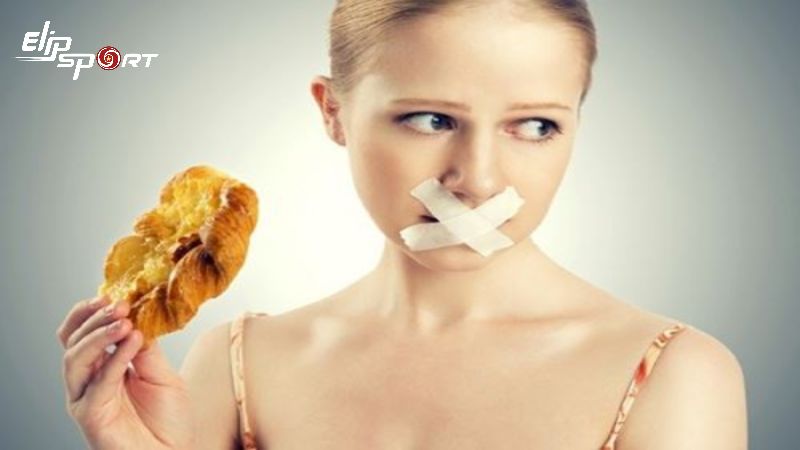 Việc ăn ức g&agrave; cũng sẽ gi&uacute;p ch&uacute;ng ta cảm thấy no l&acirc;u hơn