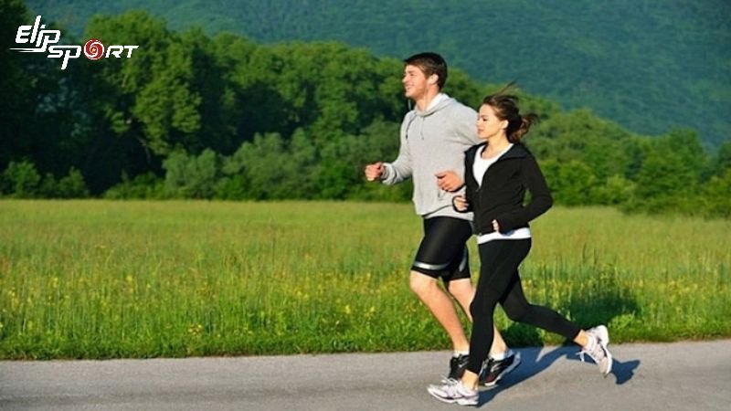 Bạn h&atilde;y kết hợp tập thể dục với việc ăn nho kh&ocirc;