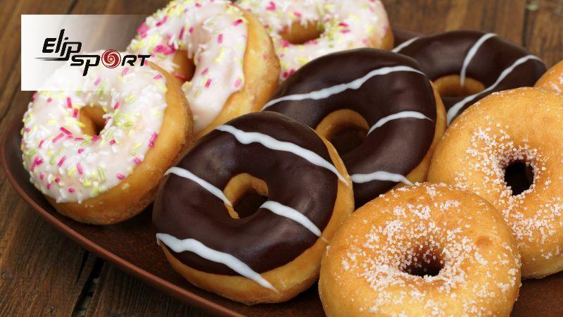 C&oacute; hai loại donut: kh&ocirc;ng nh&acirc;n v&agrave; c&oacute; nh&acirc;n