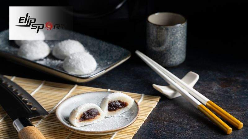 Ăn b&aacute;nh Mochi kết hợp với uống tr&agrave; c&oacute; thể hỗ trợ khả năng giảm c&acirc;n