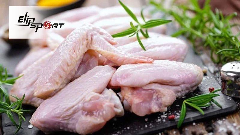 Lượng calo c&oacute; trong c&aacute;nh g&agrave; l&agrave; kh&aacute; c&acirc;n đối