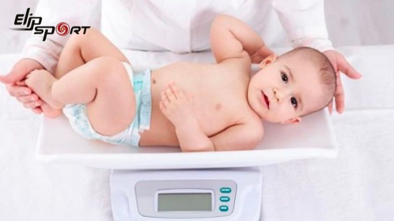 Massage cho trẻ giúp bé phát triển cân nặng