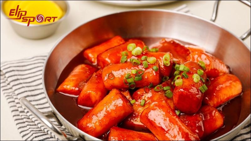 H&atilde;y ưu ti&ecirc;n đưa Tokbokki th&agrave;nh bữa ch&iacute;nh v&agrave; kh&ocirc;ng n&ecirc;n ăn hằng ng&agrave;y