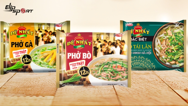Phở ăn liền thường chứa khoảng 200 - 300 calo t&ugrave;y theo từng thương hiệu