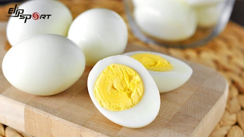 Một quả trứng luộc trung b&igrave;nh c&oacute; khoảng 78 calo