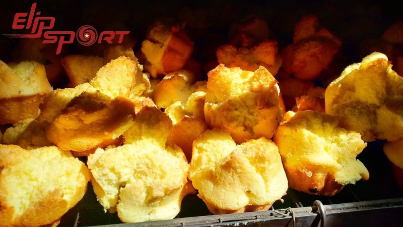 Bánh thuẫn có vẻ ngoài giống bánh bông lan