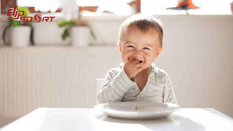 Đối với trẻ em dưới 1 tuổi, kh&ocirc;ng n&ecirc;n cho trẻ ăn những thực phẩm c&oacute; chứa đường v&agrave; chất ngọt l&agrave; rất quan trọng