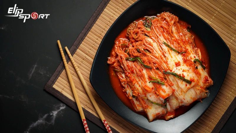 100 gram kim chi chứa khoảng 60 - 65 calo