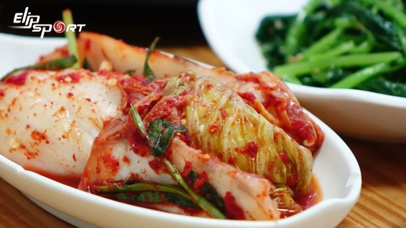 Bảo quản kim chi đ&uacute;ng c&aacute;ch tr&aacute;nh tiếp x&uacute;c với kh&ocirc;ng kh&iacute; gi&uacute;p giữ cho kim chi tươi ngon