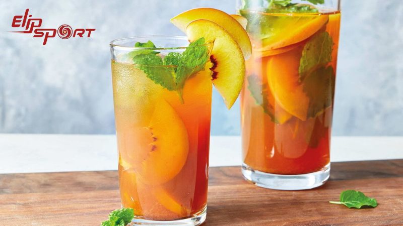 Tr&agrave; đ&agrave;o cam sả l&agrave; một thức uống hỗn hợp từ đ&agrave;o, cam v&agrave; sả