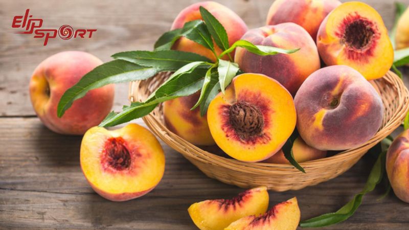 Đ&agrave;o tươi l&agrave; một nguy&ecirc;n liệu kh&ocirc;ng thể thiếu để l&agrave;m một ly tr&agrave; đ&agrave;o cam sả