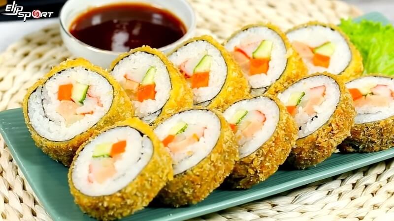 Kimbap chi&ecirc;n chứa nhiều calo hơn so với kimbap thường