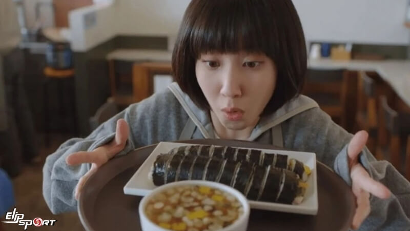 Người H&agrave;n rất ưa chuộng kimbap để l&agrave;m m&oacute;n ăn ch&iacute;nh