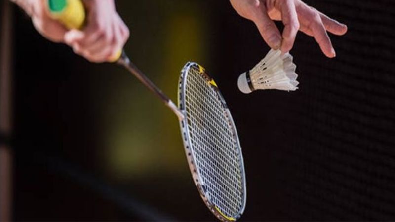 Chọn vợt c&oacute; độ cứng/mềm vừa với lực cổ tay