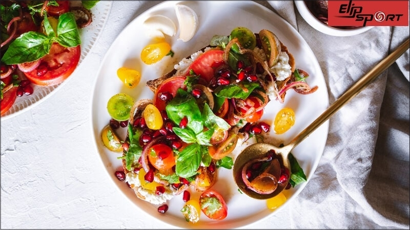 Salad lựu kh&ocirc;ng chỉ ngon miệng m&agrave; c&ograve;n hỗ trợ giảm c&acirc;n hiệu quả