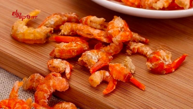 T&ocirc;m kh&ocirc; l&agrave; một m&oacute;n ăn hết sức quen thuộc