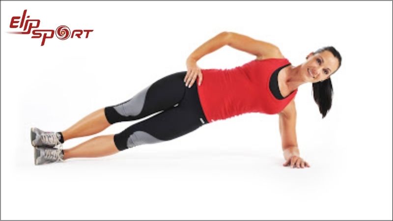 Tập trung v&agrave;o việc giữ cơ core căng cứng v&agrave; h&oacute;p bụng trong suốt qu&aacute; tr&igrave;nh
