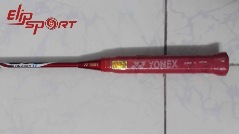 Bạn c&oacute; thể dựa v&agrave;o decal của sản phẩm để ph&acirc;n biệt thật giả
