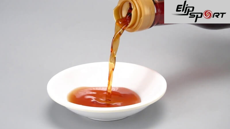 Nước mắm l&agrave; một loại gia vị kh&ocirc;ng thể thiếu trong bếp ăn của người Việt Nam