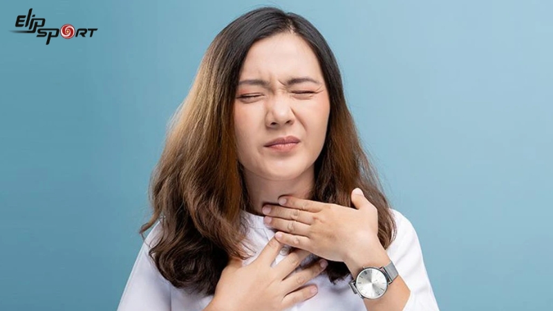 Người c&oacute; t&igrave;nh trạng hen suyễn, dị ứng với hải sản kh&ocirc;ng n&ecirc;n ăn t&ocirc;m kh&ocirc;