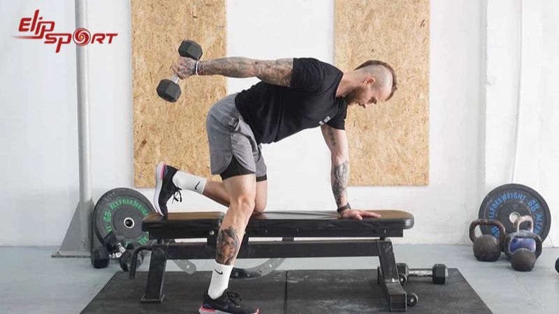 B&agrave;i tập c&uacute;i người ch&egrave;o tạ 1 tay với ghế gi&uacute;p tăng cường sức mạnh v&agrave; k&iacute;ch thước của cơ bắp c&aacute;nh tay