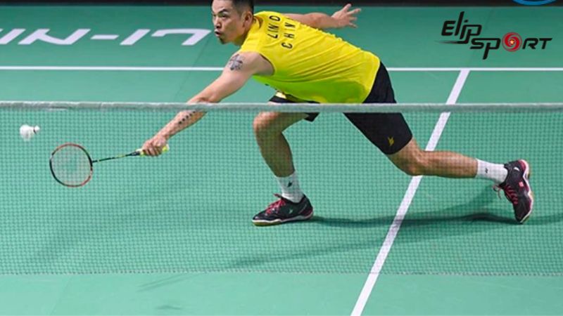 Đ&aacute;nh cầu l&ocirc;ng tr&aacute;i thấp tay bạn cần ch&uacute; trọng thế ch&acirc;n đ&uacute;ng 