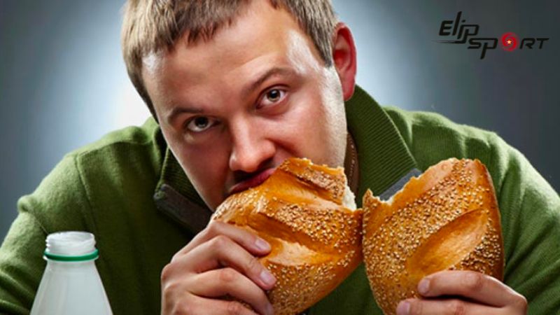 Tr&aacute;nh ăn b&aacute;nh m&igrave; v&agrave;o buổi tối, điều n&agrave;y sẽ g&acirc;y kh&oacute; ti&ecirc;u cho hệ ti&ecirc;u ho&aacute;