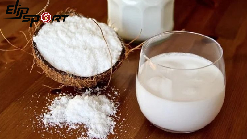 Nước cốt dừa được chiết xuất từ phần cơm của tr&aacute;i dừa