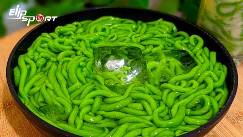 Hạn chế ăn b&aacute;nh lọt với lượng đường qu&aacute; ngọt