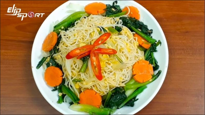 B&uacute;n chả x&agrave;o trứng
