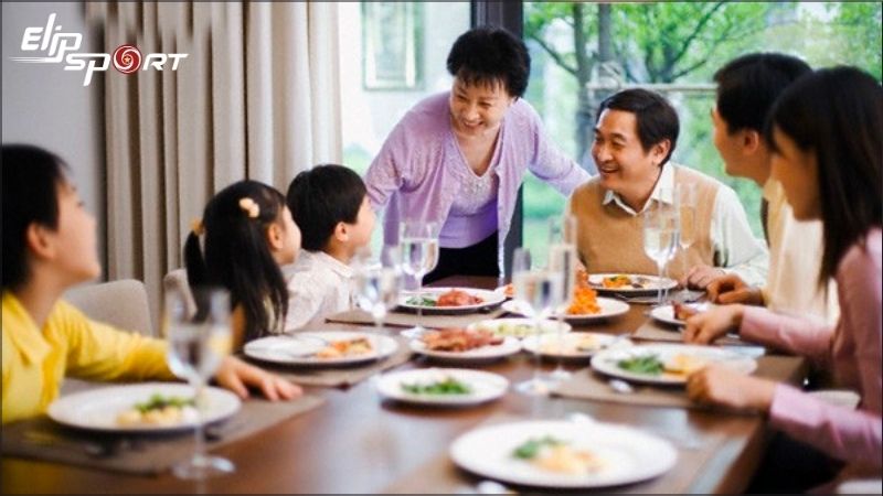 Bữa cơm kh&ocirc;ng cần trang bị qu&aacute; cầu kỳ, chỉ cần c&oacute; đủ mặt c&aacute;c th&agrave;nh vi&ecirc;n trong gia đ&igrave;nh