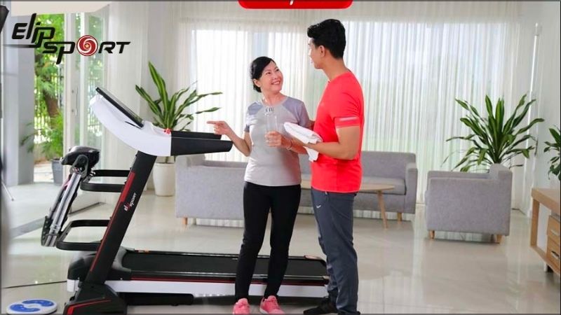 M&aacute;y chạy bộ gi&uacute;p n&acirc;ng cao sức khỏe, tăng cường sức đề kh&aacute;ng cho bố mẹ mỗi ng&agrave;y