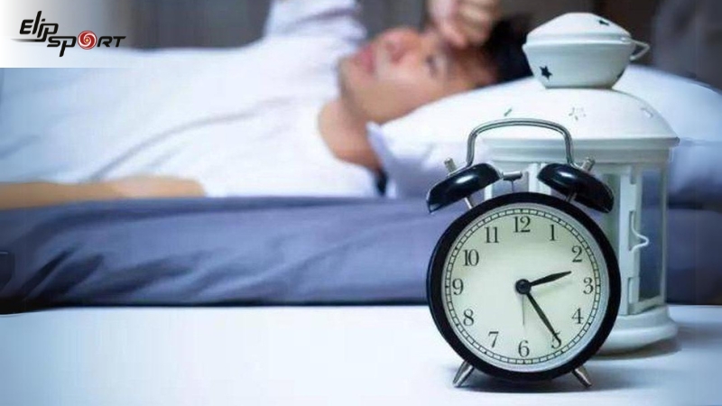 Th&oacute;i quen sinh hoạt kh&ocirc;ng điều độ khiến l&agrave;n da của bạn trở n&ecirc;n đen sạm