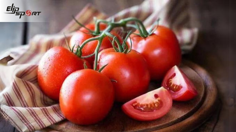 Sử dụng c&agrave; chua l&agrave;m trắng da