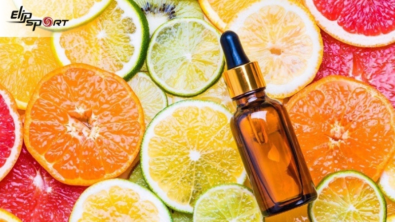 Sử dụng sản phẩm chứa vitamin C gi&uacute;p chống oxy h&oacute;a, tẩy da chết,...