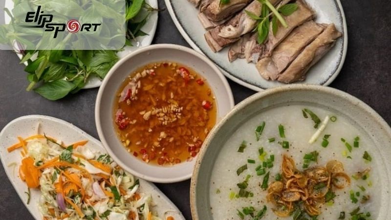 Bổ sung ch&aacute;o với nhiều loại rau xanh để tăng cảm gi&aacute;c no v&agrave; cung cấp nhiều chất xơ