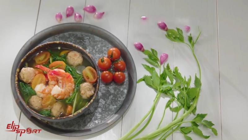 Kh&ocirc;ng ăn t&ocirc;m c&ugrave;ng với b&iacute; đỏ