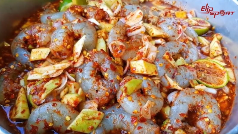 H&atilde;y hạn chế ăn t&ocirc;m sống để tr&aacute;nh bị s&aacute;n