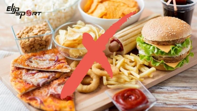 Cố gắng hạn chế thực phẩm chế biến và đồ ăn nhanh, vì chúng thường giàu calo
